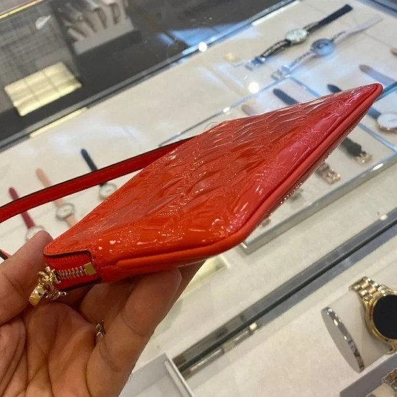 MK LG Gusset Wristlet Manda (to WM) - Picture 6 of 9